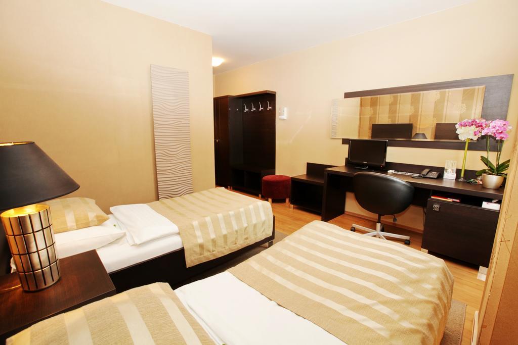 City Hotel Nitra With Free Parking Bilik gambar