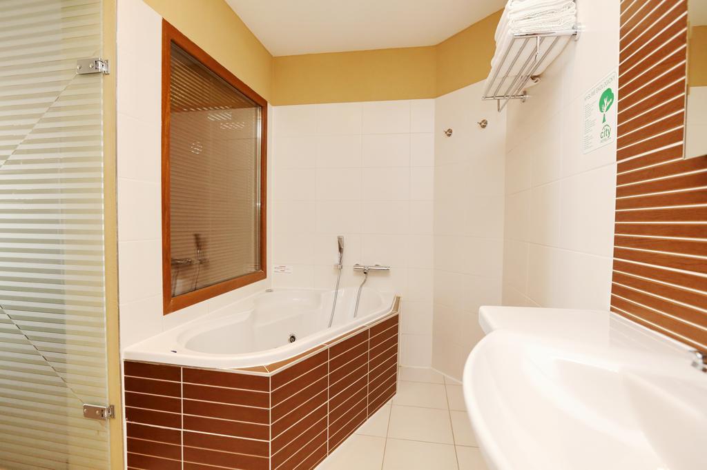 City Hotel Nitra With Free Parking Luaran gambar
